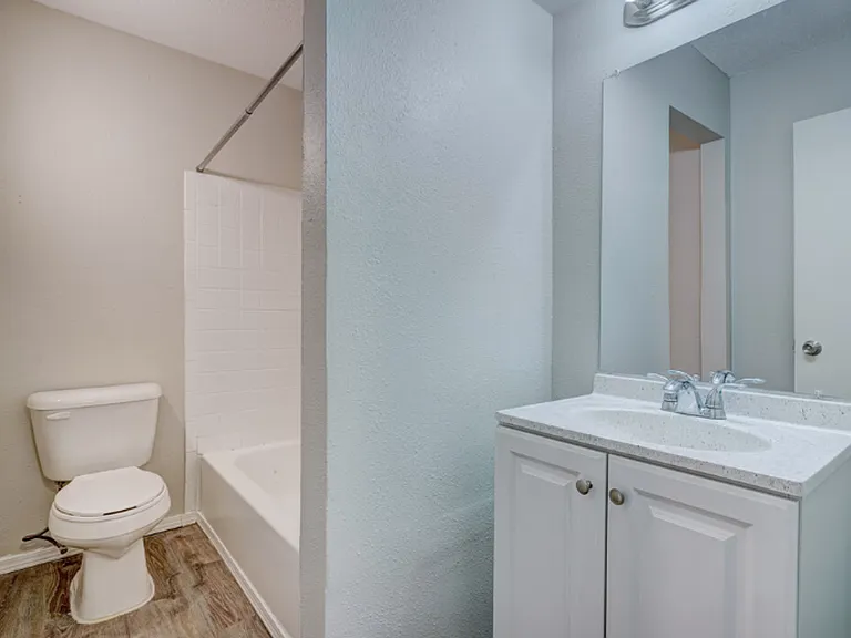 The Vue at Oak Creek — Photo 28