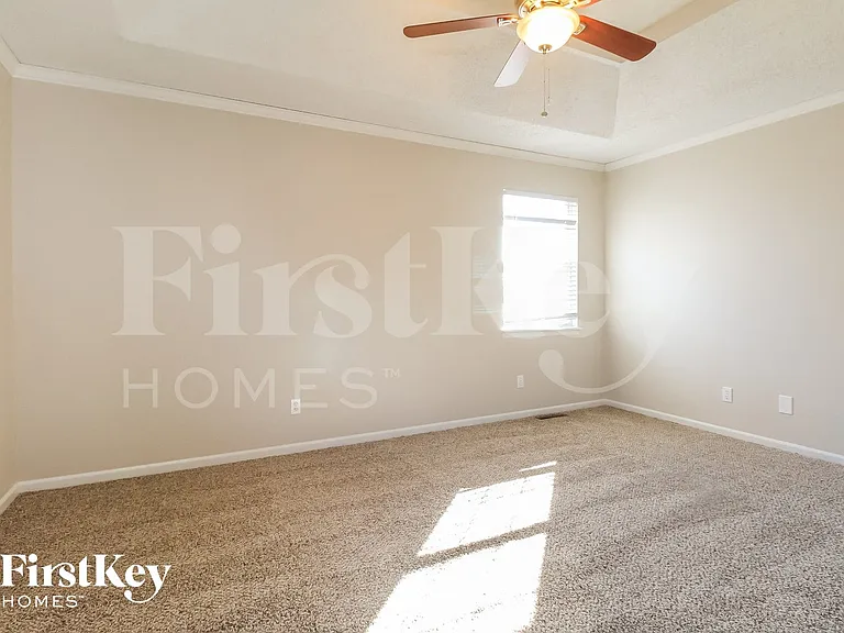 1601 NE Auburn Dr — Photo 7