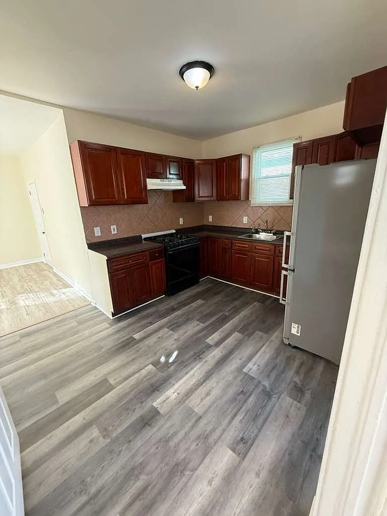 Building Photo - 447 3rd Ave #2