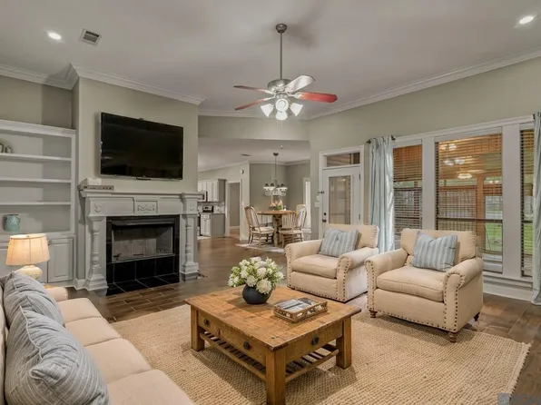 27019 Regency Park Dr, Denham Springs, LA 70726