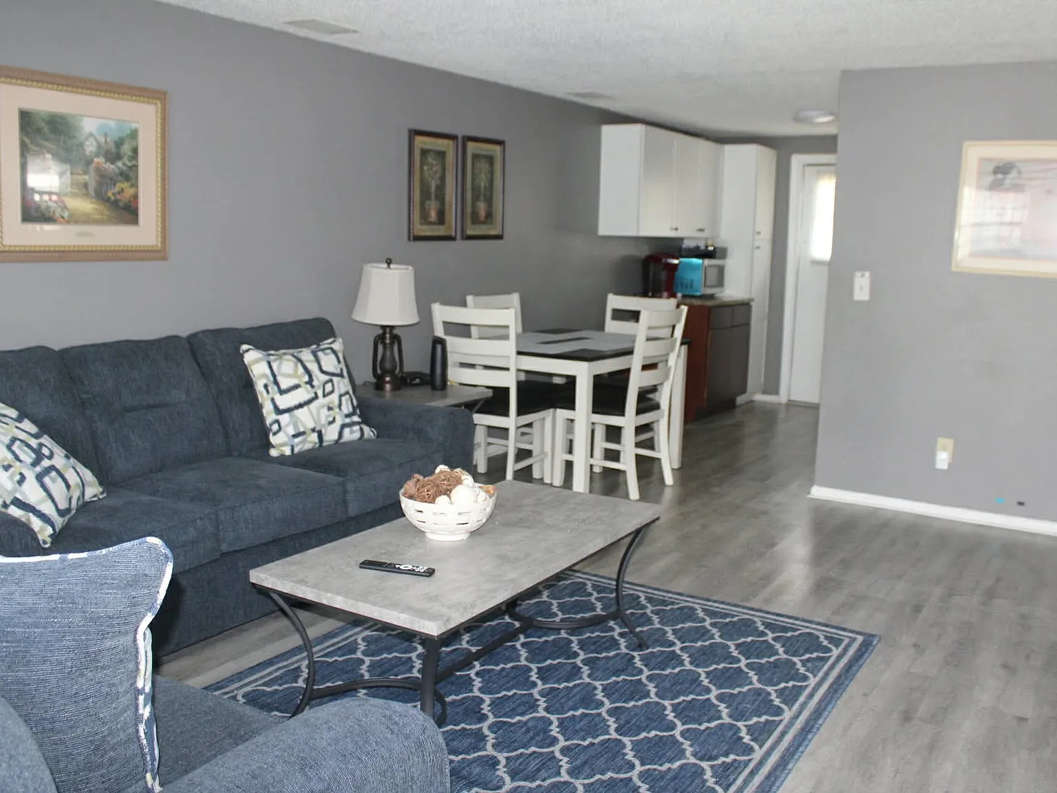 2 bed, 760 sqft, $2,200 — Photo 2