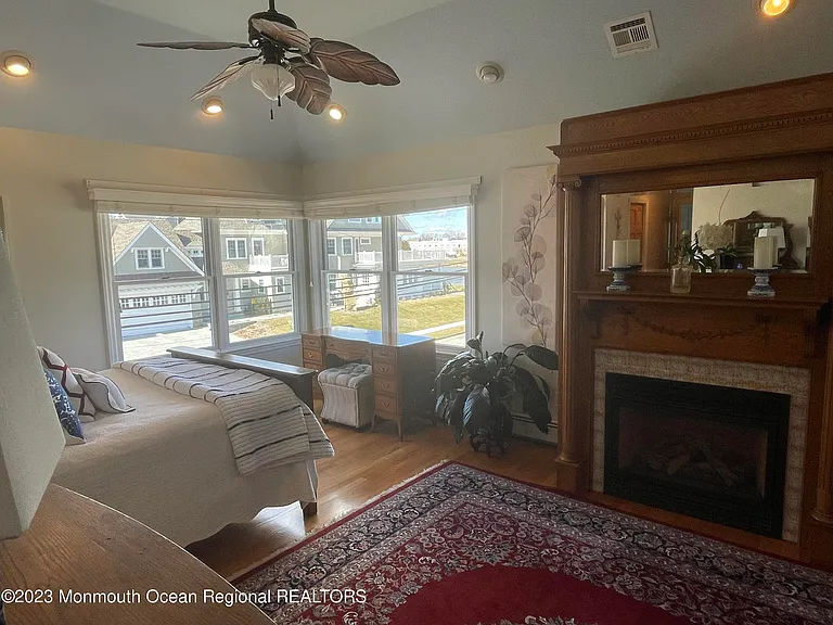 114 7th Ave — Photo 30