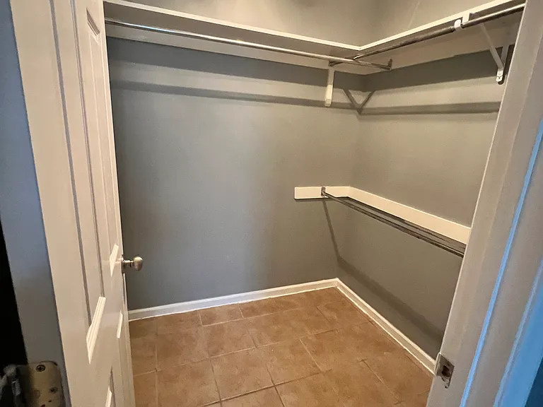1702 Largo Cir — Photo 4