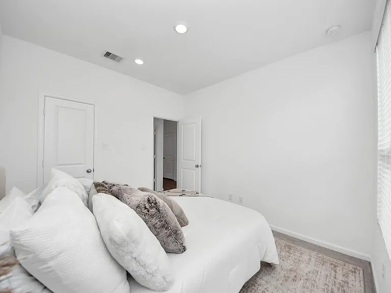 4946 Sky Bluff Dr — Photo 5