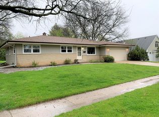 5240 Manchester Dr, Greendale, WI 53129