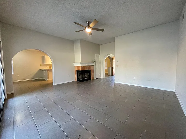 1482 W Elgin St — Photo 4