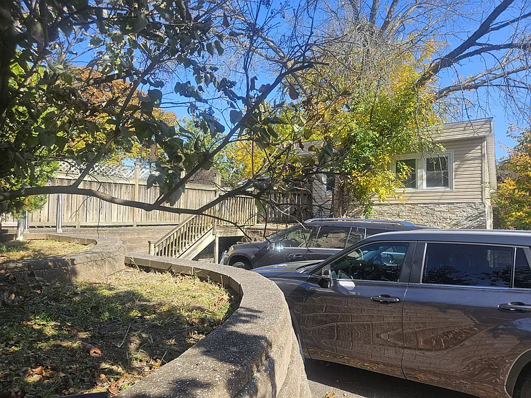 Walnut St — Photo 10