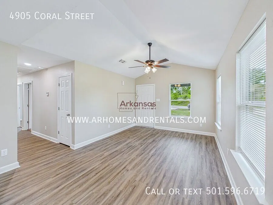 Building Photo - 4905 Coral St