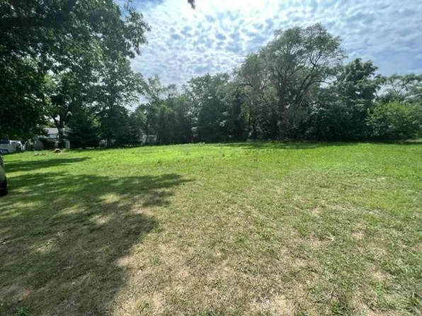 100-102 S Cleveland St, Knox, IN 46534