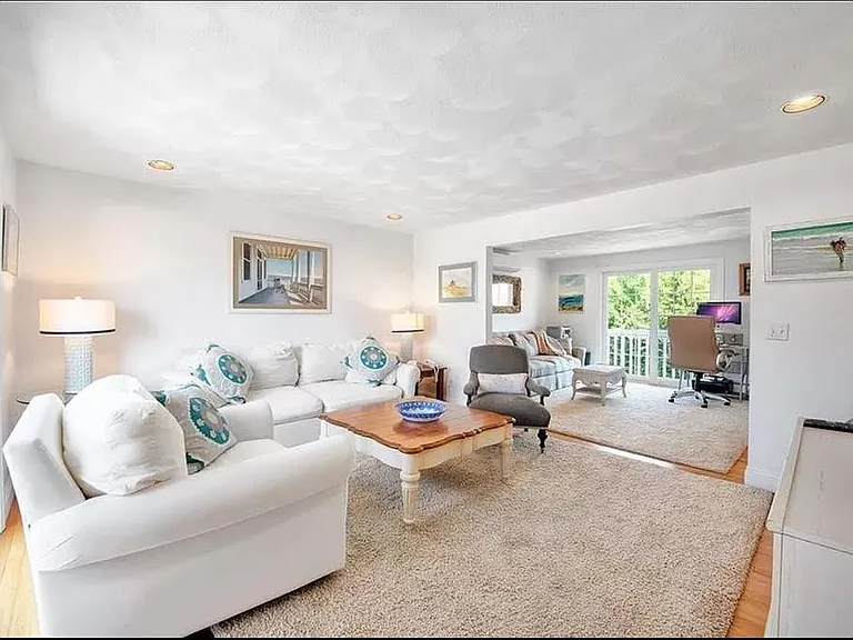 9 Redwood Dr — Photo 3