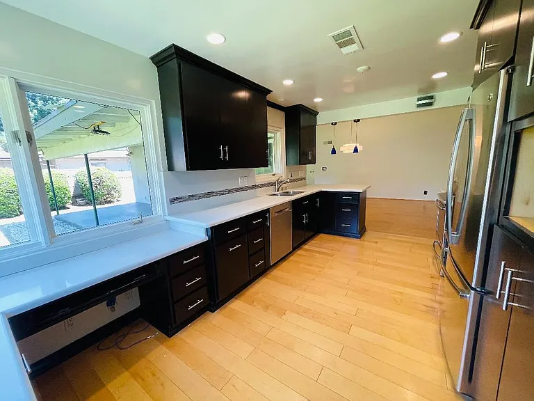 431 E Sandra Ave — Photo 4
