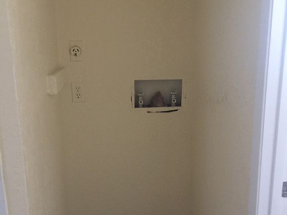 4th image of 614 Oaks Hollow Ct