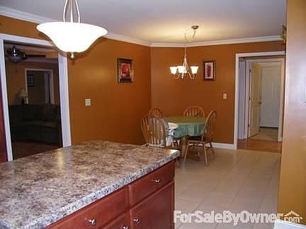 Large Eat-In Kitchen - View 2