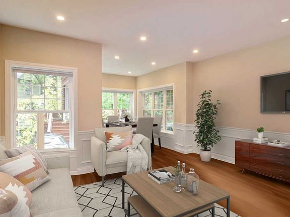 2nd image of 1435 W Rosemont Ave #1E