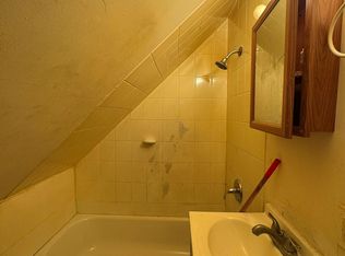 214 4th St FLOOR 3, Newark, NJ 07107