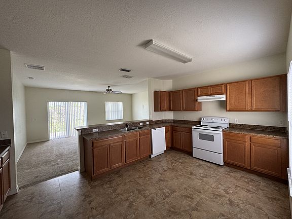 4th image of 902 Fraser Dr