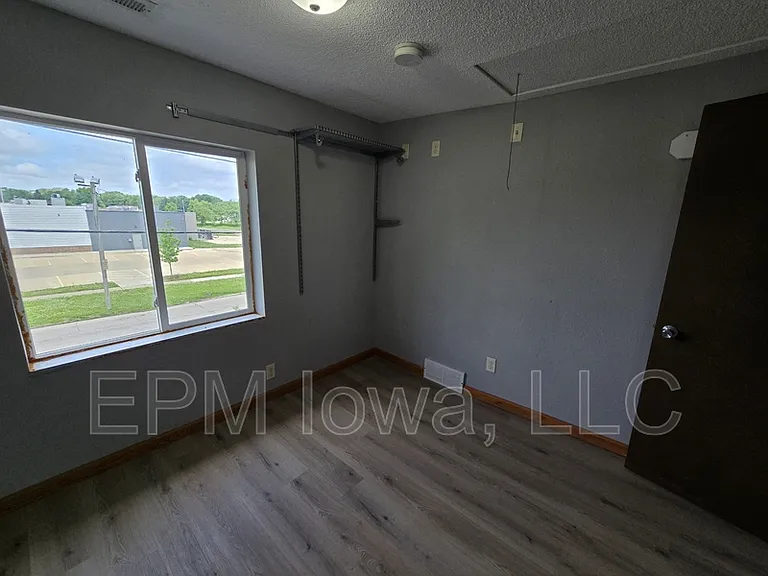 518 E 2nd St — Photo 34