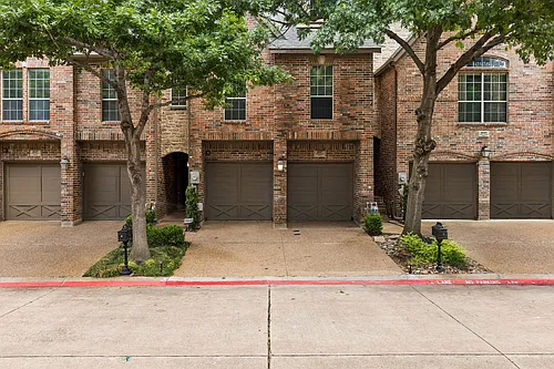 4147 Towne Green Cir Photo 1