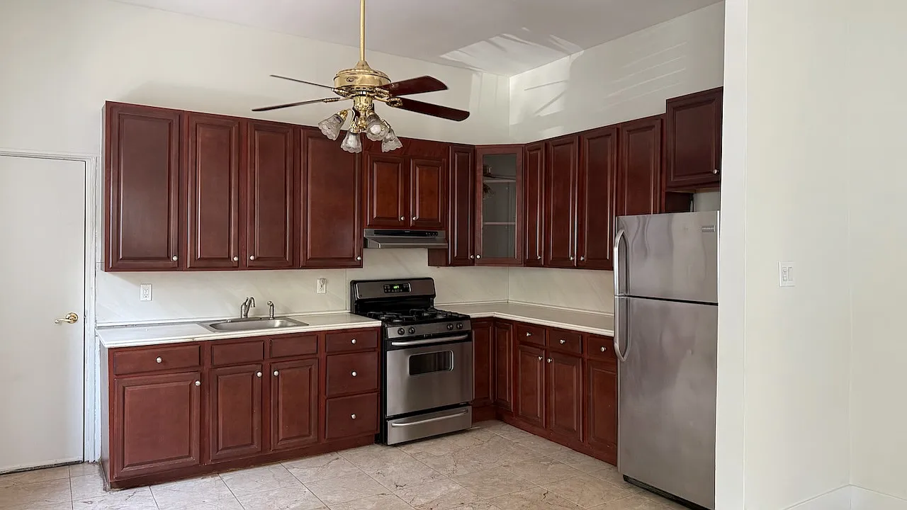 3 bed, 1336 sqft, $2,300 — Photo 3