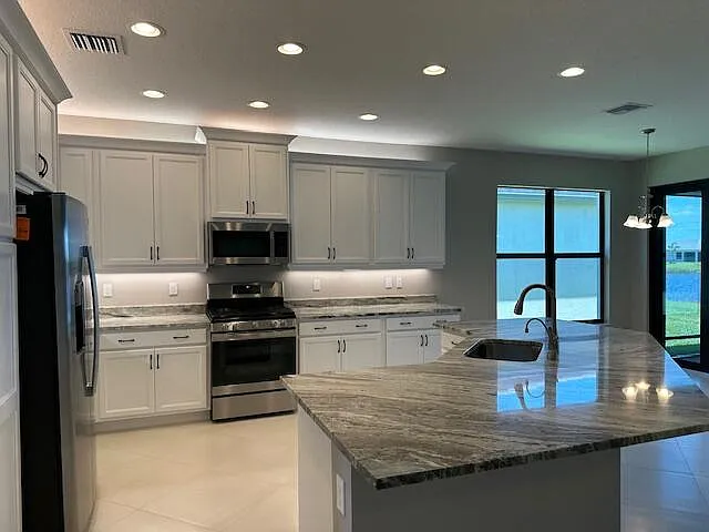 12449 SW La Costa St — Photo 6