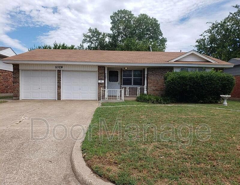 1st image of 1029 Montgomery Cir