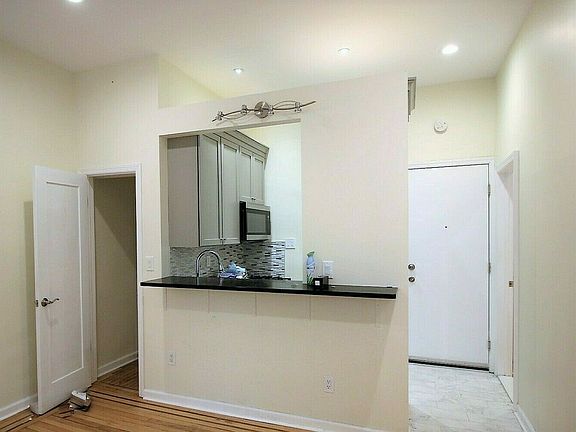 4th image of 625 W End Ave APT 1B