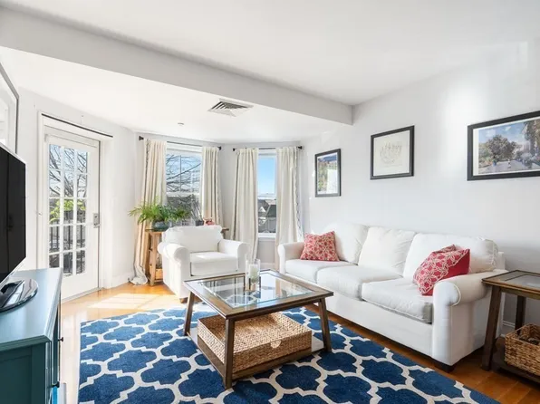 10 Seaport Dr APT 2218, Quincy, MA 02171