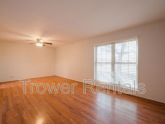 2nd image of 4040 Lakeside Dr