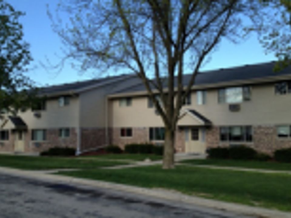 1st image of 111-117 Hospital Dr #111-7