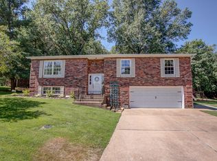 617 Lakeview Dr, Red Bud, IL 62278