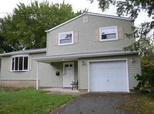 606 Neptune St, Middletown, NJ 07748