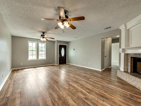 3rd image of 307 Monica St