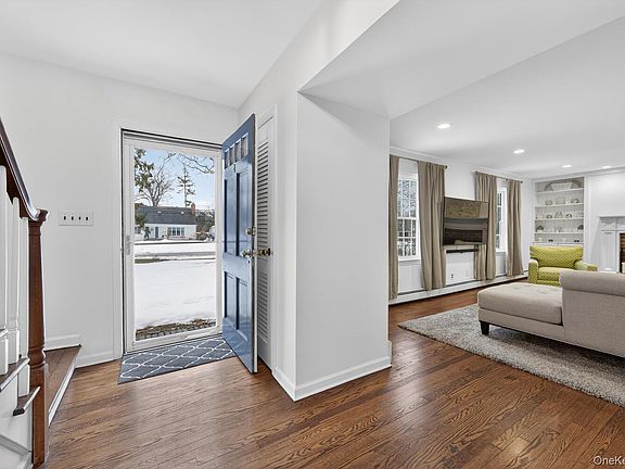 3rd image of 4 Colonial Court