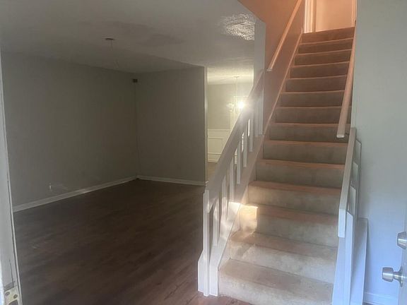 5th image of 1103 Chapman Cir
