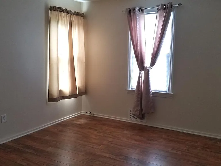 202 Edden Ln — Photo 4