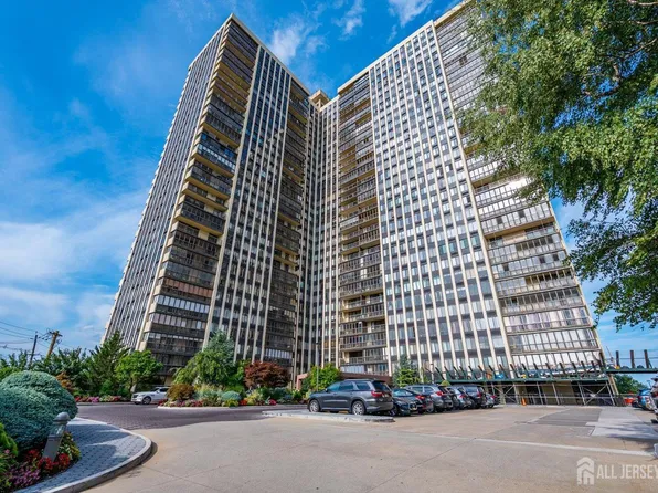 300 Winston Dr #C2912, Cliffside Park, NJ 07010
