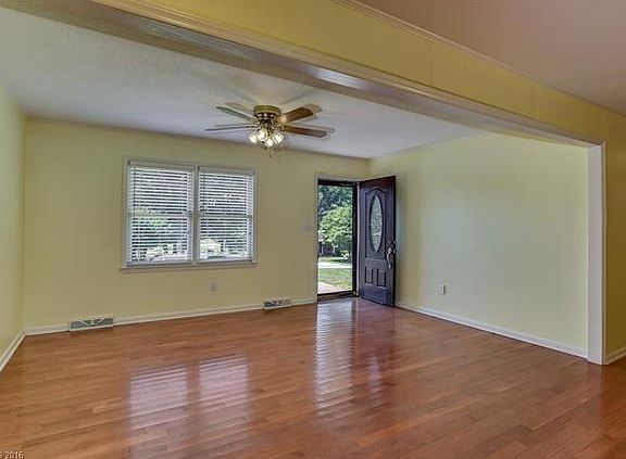 5th image of 130 Lakewood Dr