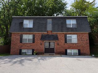 27 N 44th St APT E, Belleville, IL 62226