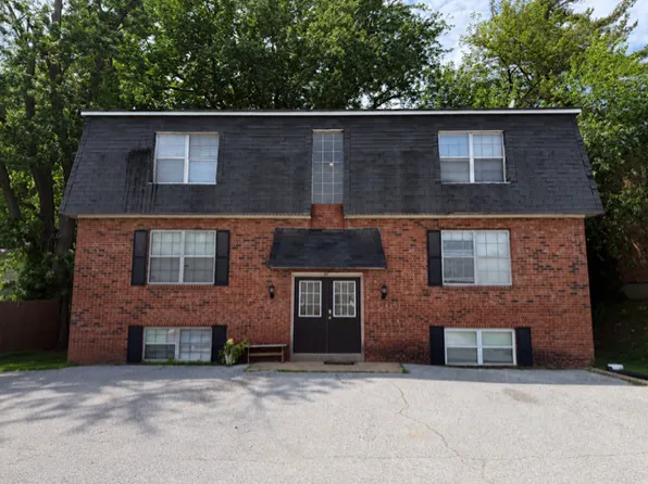 27 N 44th St APT E, Belleville, IL 62226