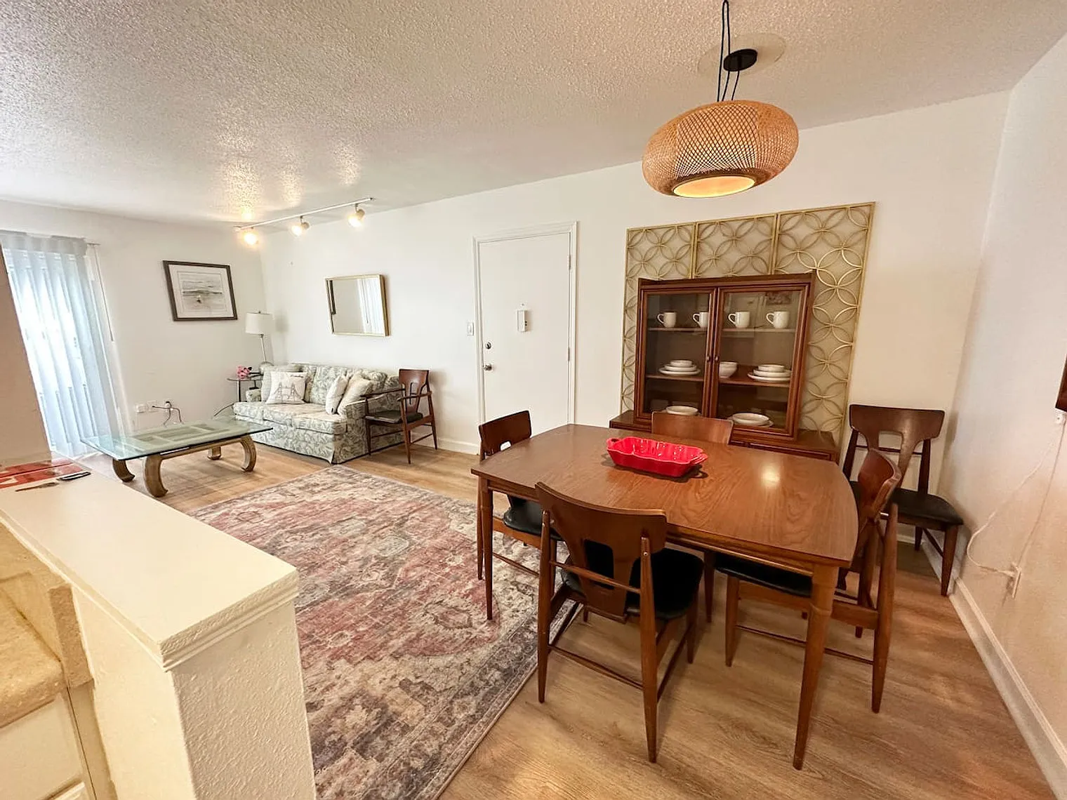 1 bed, 1.0 bath, 430 sqft, $3,102 — Photo 2