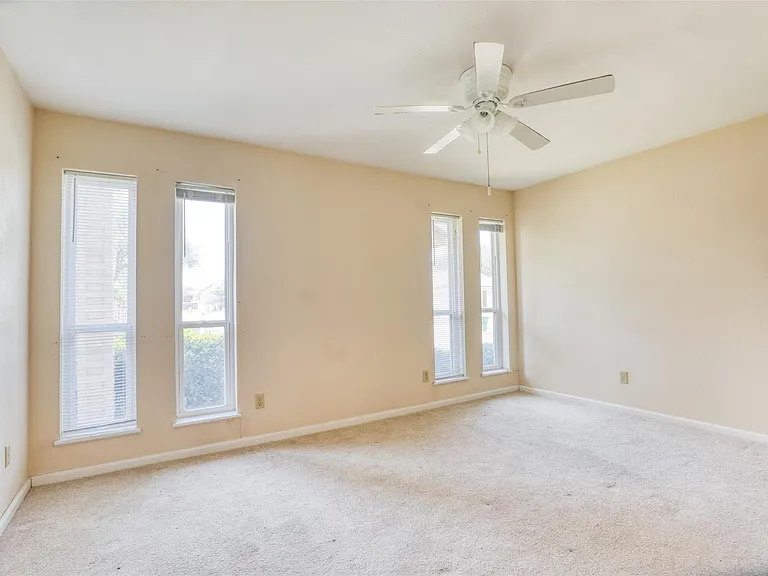 607 Rosewood Dr — Photo 33