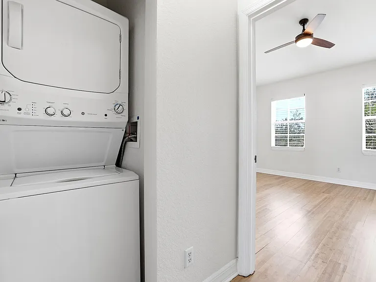 127 E Thatch Palm Cir — Photo 15