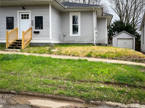 110 Jackson Ave, Charleston, IL 61920