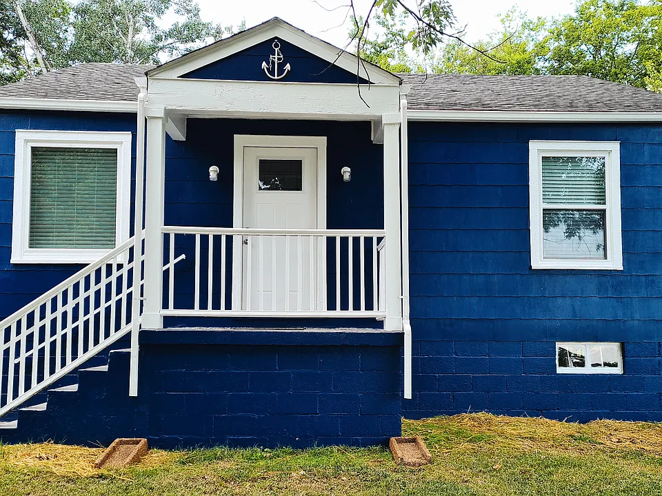 1704 Riverside Rd