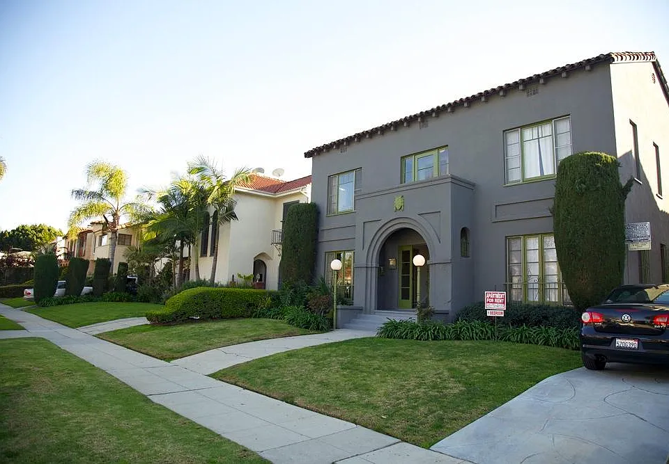 6270 Commodore Sloat Dr #204