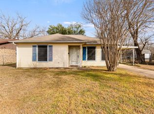 706 N Walnut St, Cleburne, TX 76033