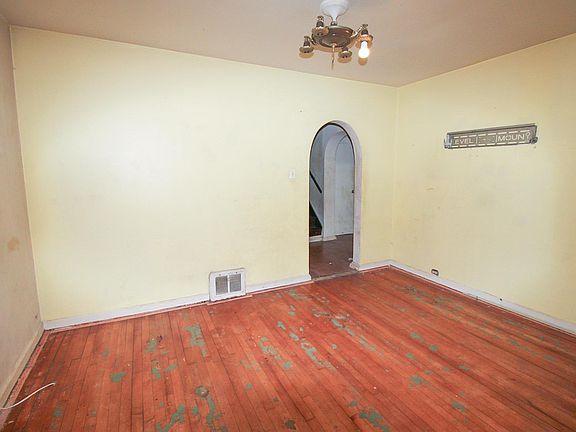 5th image of 819 1st Ave NW