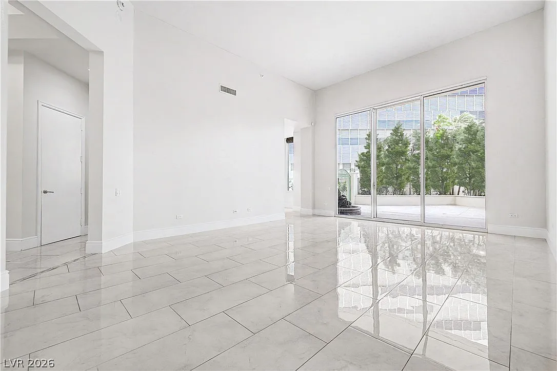 2 bed, 2.5 bath, 2050 sqft, $4,000 — Photo 1