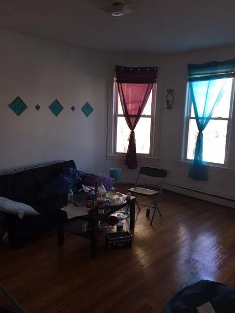 4 bed, 1000 sqft, $5,000 — Photo 2