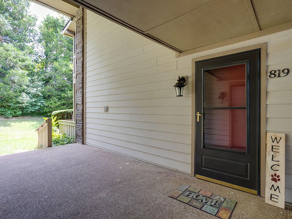 1st image of 819 Ashlawn Pl